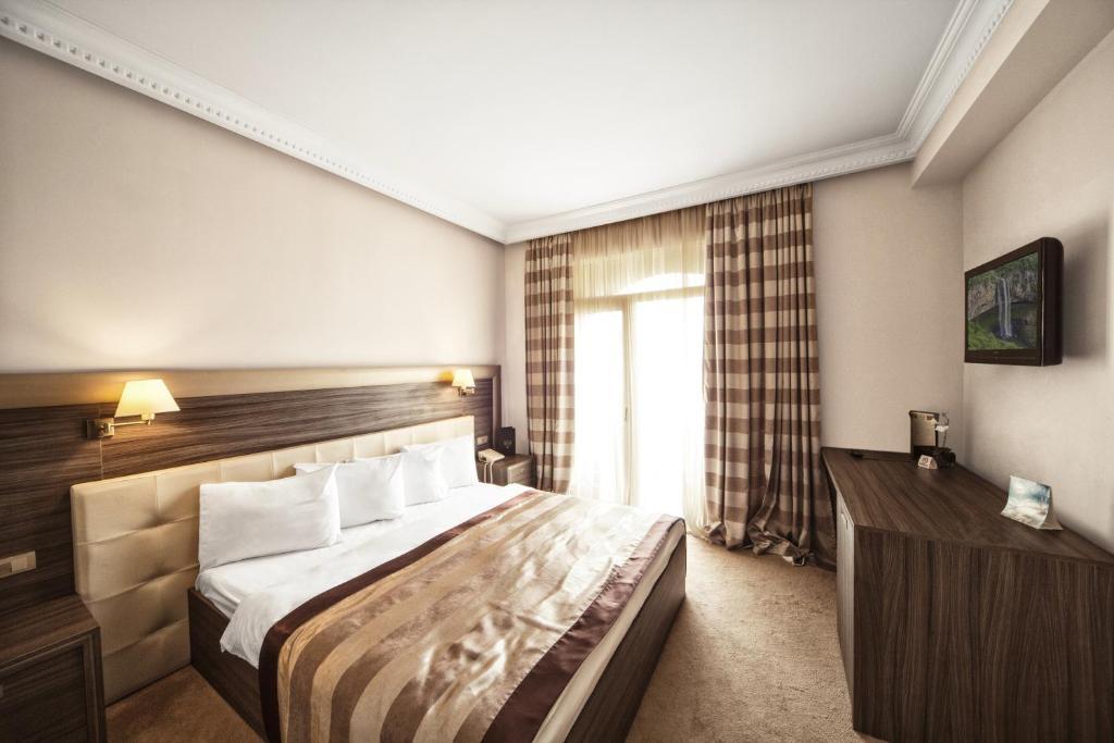 Отель Cruise 4*